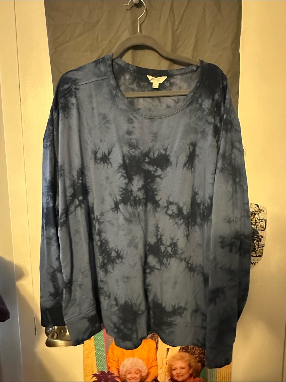 2x sweatshirt/ top